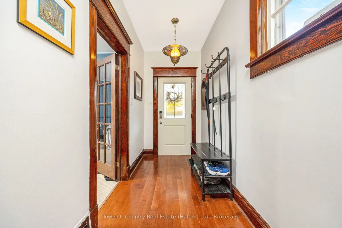 10 English Street, ON L6X 1L4