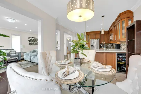 1128 Knotty Pine Grove, ON L5W 1J6