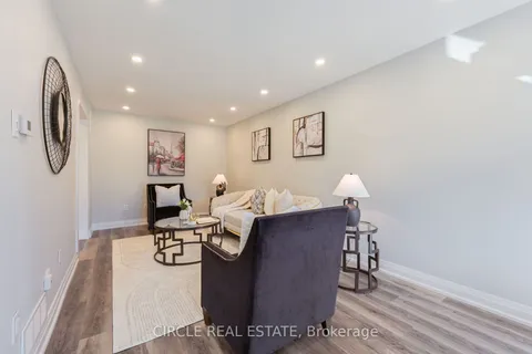 32 Torada Court, ON L7A 1H6