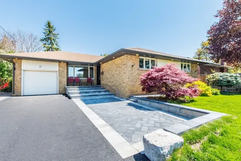 37 Suburban Drive, ON L5N 1G8