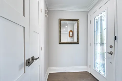 37 Suburban Drive, ON L5N 1G8