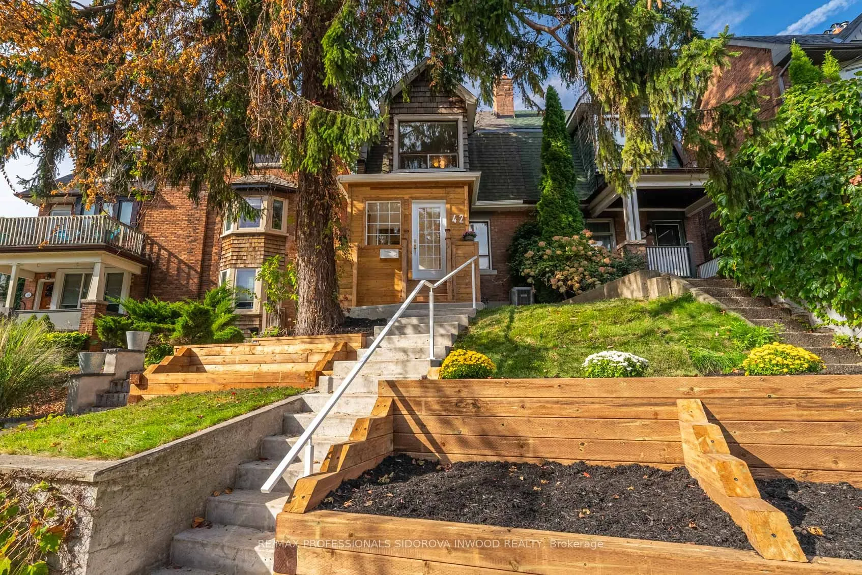 42 Indian Road, ON M6R 2T9