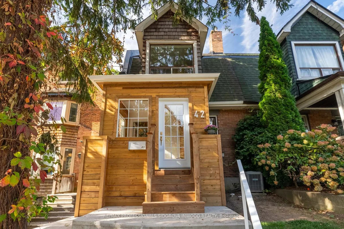 42 Indian Road, ON M6R 2T9