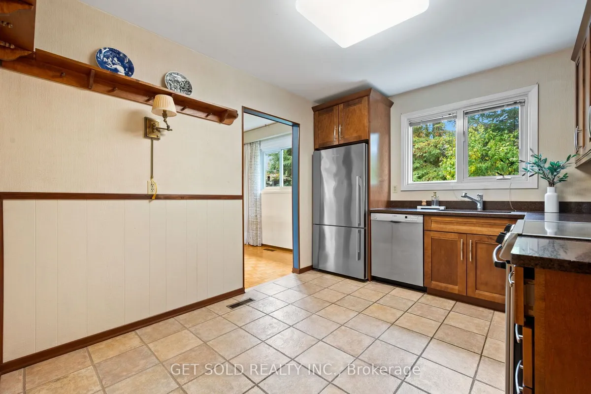 14 Turnvale Road, ON M9V 1L7