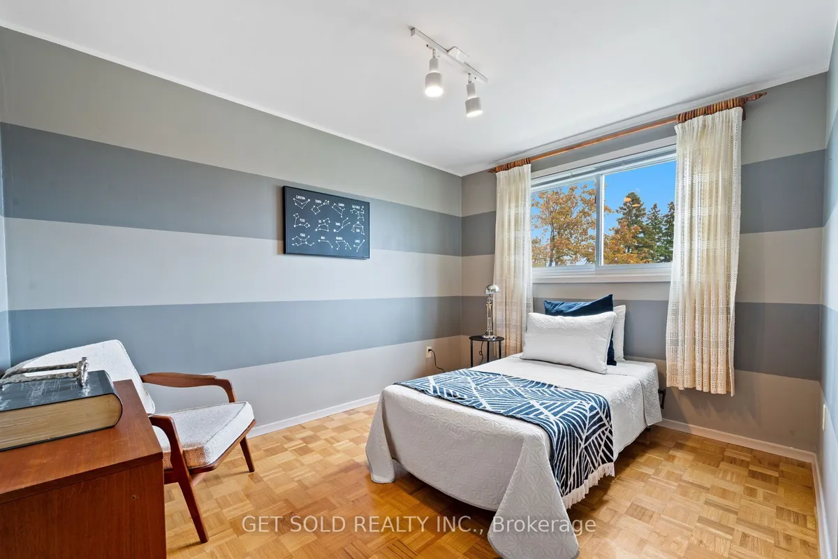 14 Turnvale Road, ON M9V 1L7