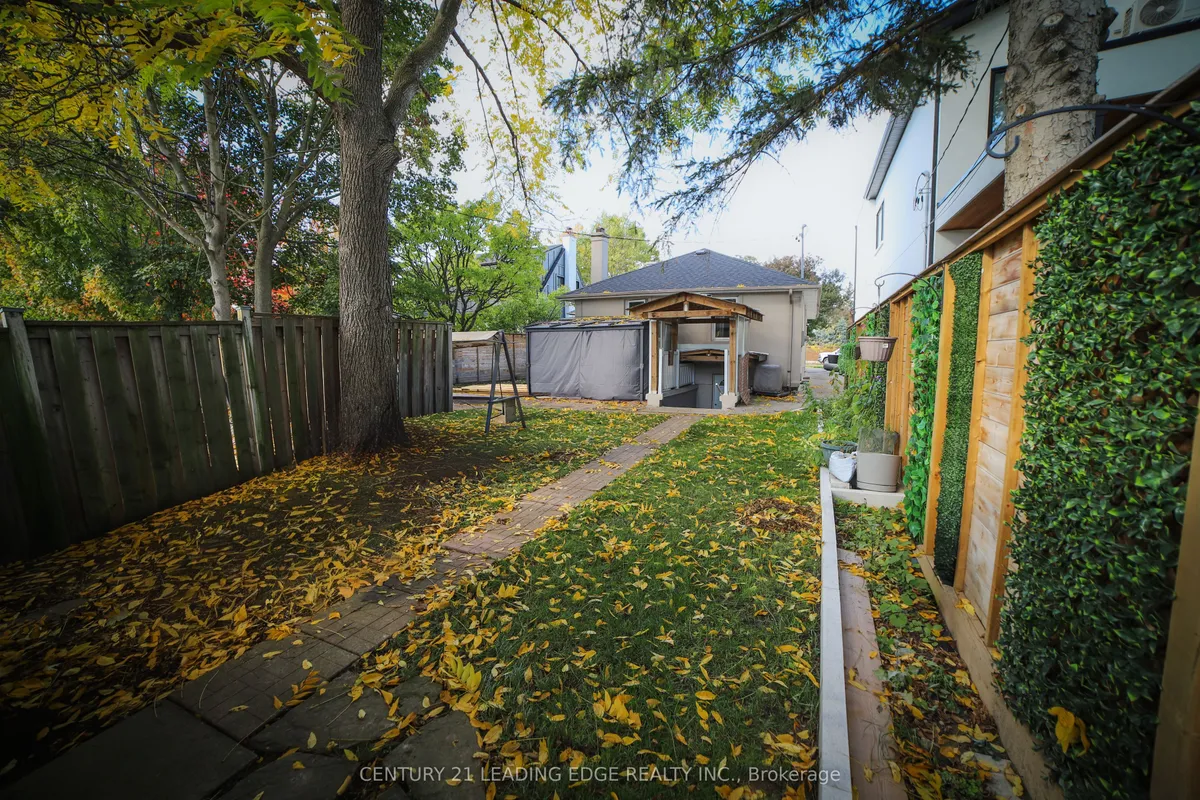 11 Chestnut Hills Crescent, ON M9A 2W3