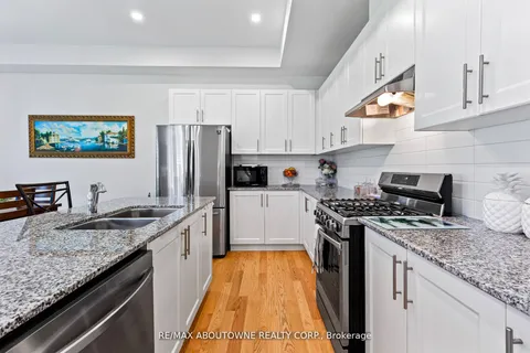 3470 Clayton Trail, ON L6H 0Y9