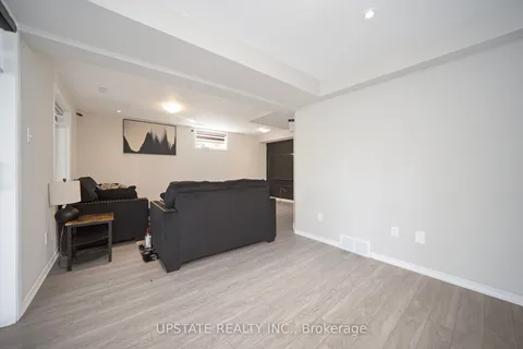 16 Settlers Road, ON L9W 5E3