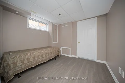 16 Settlers Road, ON L9W 5E3