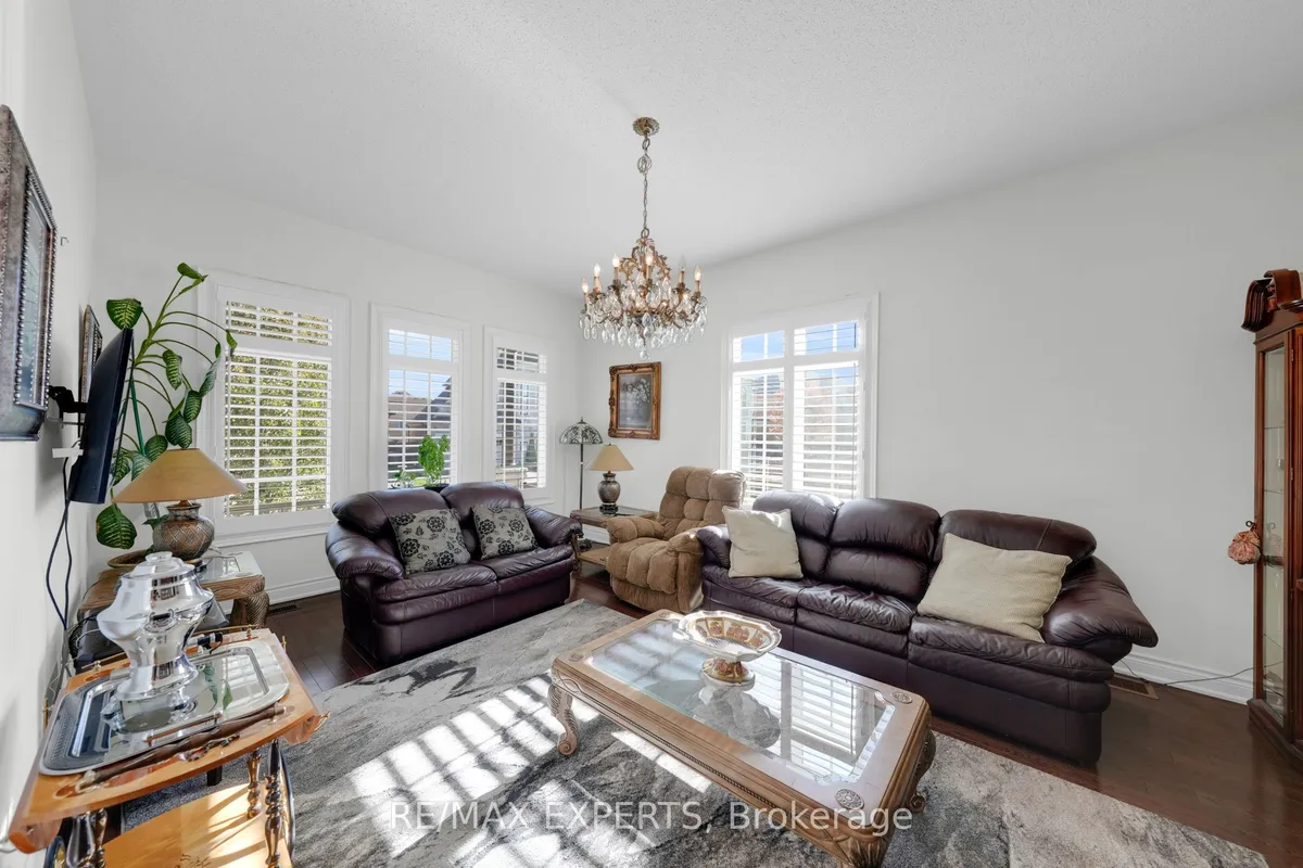 10 Falkland Road, ON L6P 4C3