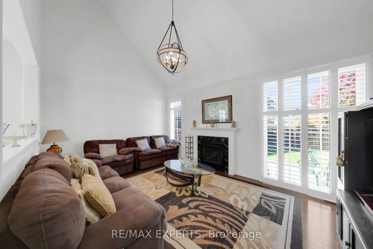 10 Falkland Road, ON L6P 4C3