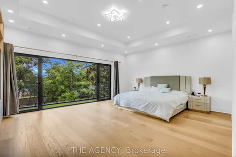 9 Earl Street, ON L5M 1N6