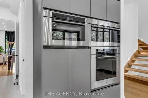 9 Earl Street, ON L5M 1N6