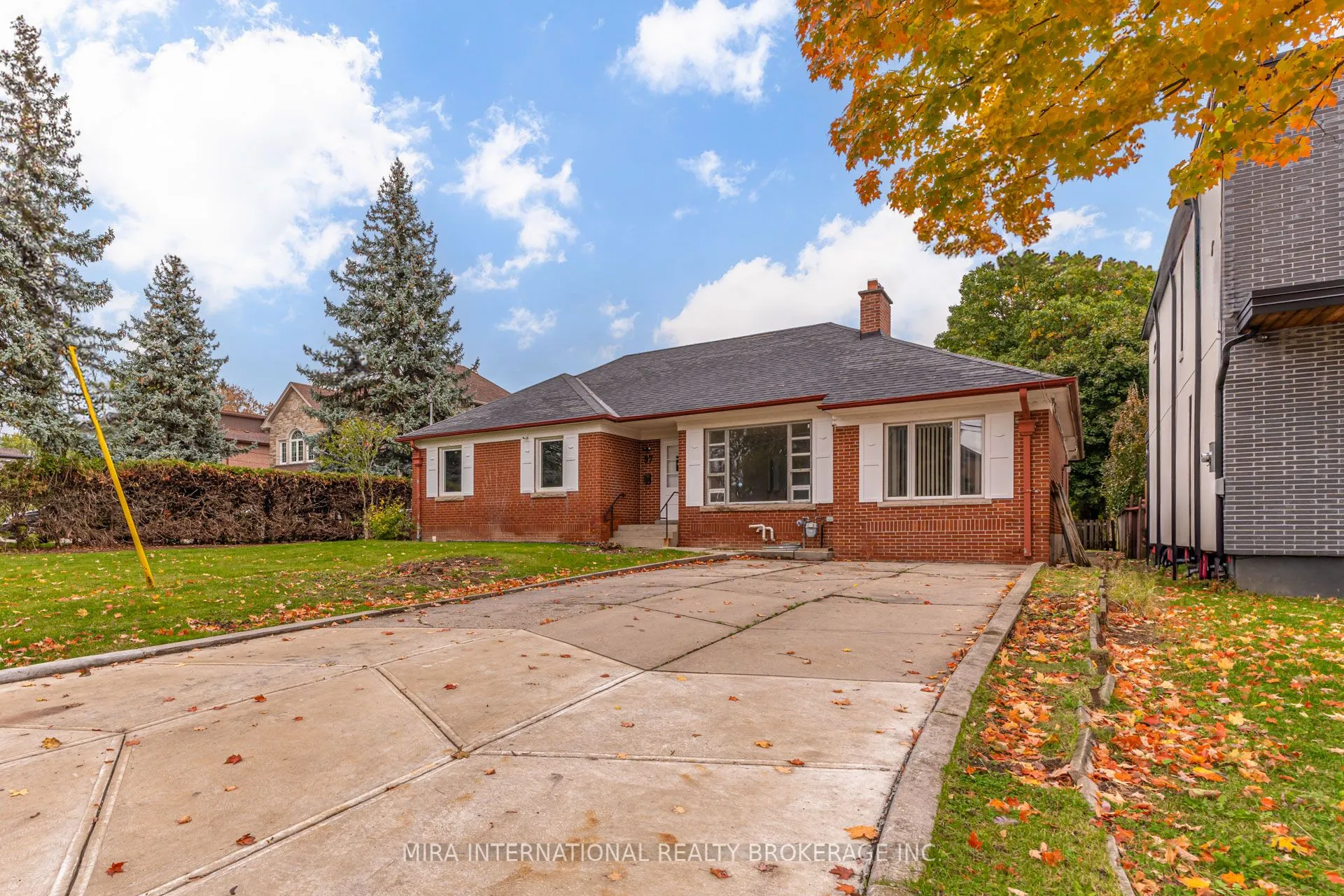 97 Cornelius Parkway, ON M6L 2K6