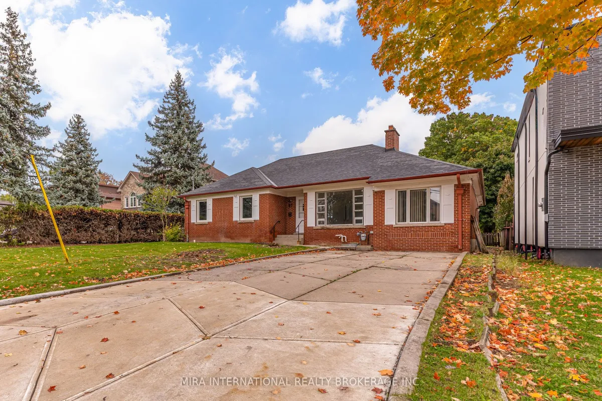 97 Cornelius Parkway, ON M6L 2K6