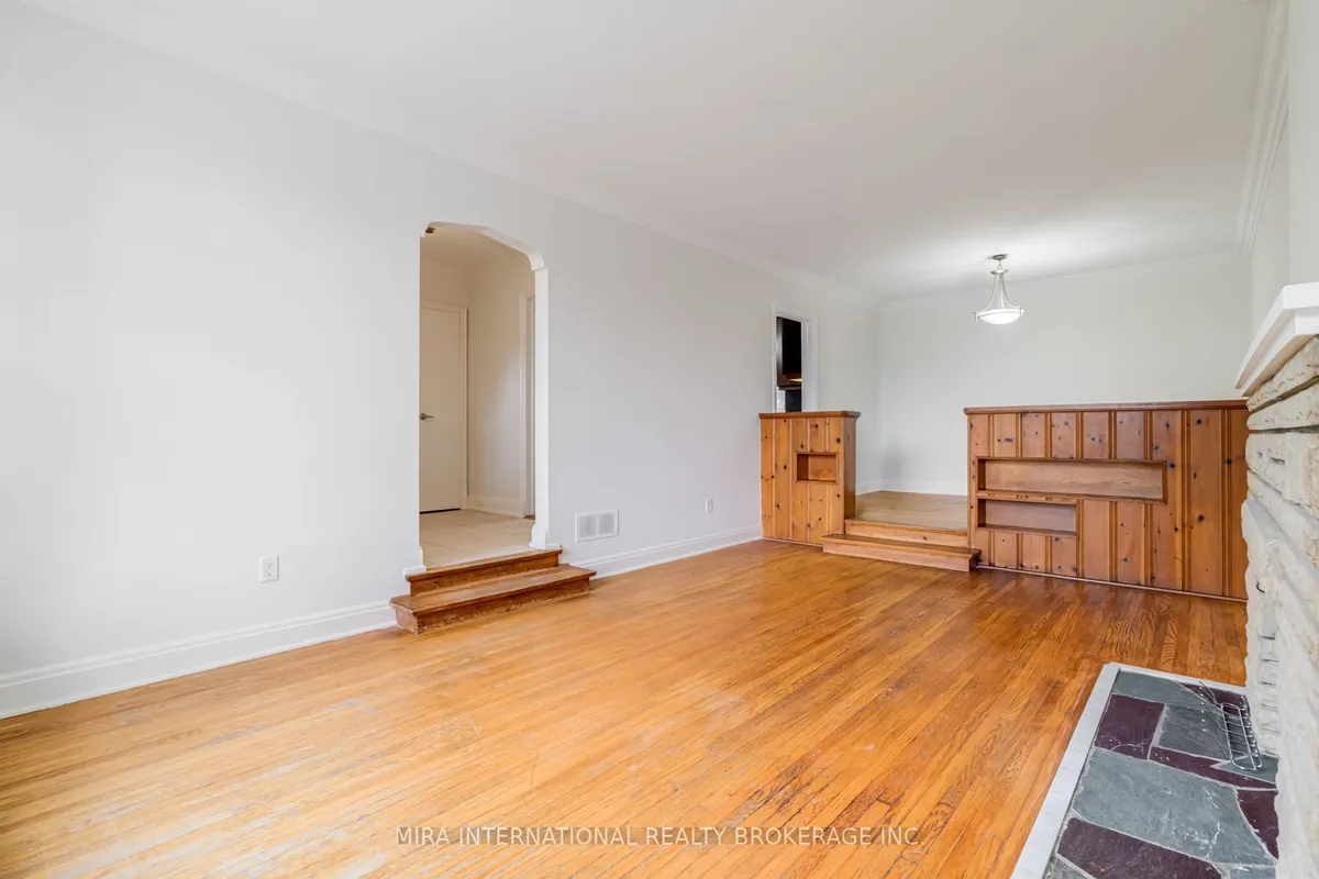 97 Cornelius Parkway, ON M6L 2K6