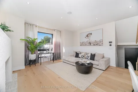 772 Banting Court, ON L9T 3M5