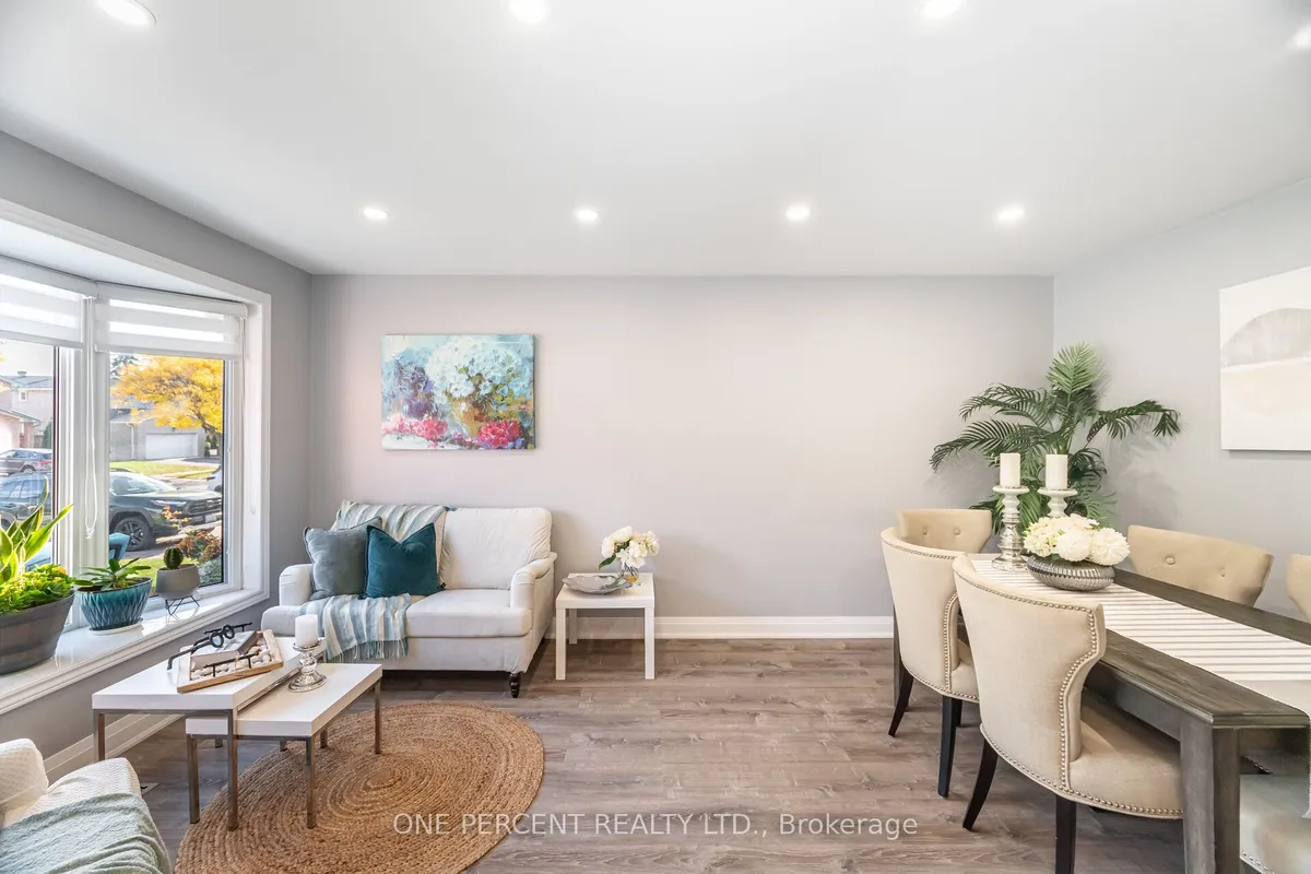 704 Bookham Crescent, ON L4Z 1T9