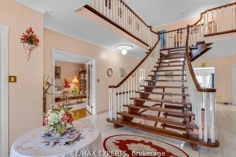 9 Cynthia Crescent, ON L6P 0S9