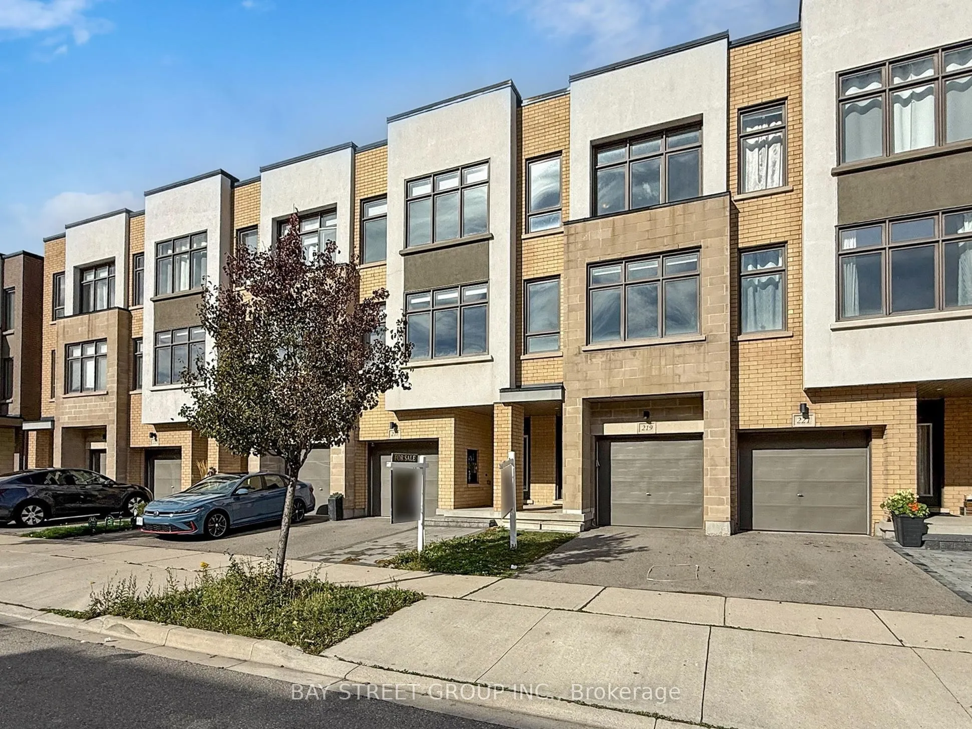 219 Huguenot Road, ON L6H 7C3