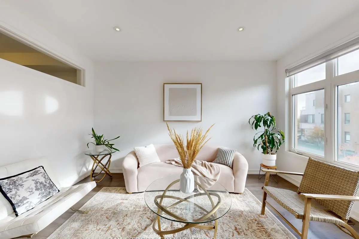 219 Huguenot Road, ON L6H 7C3