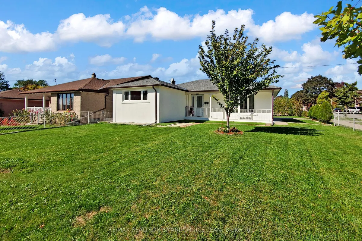 16 Frith Road, ON M3N 1G1