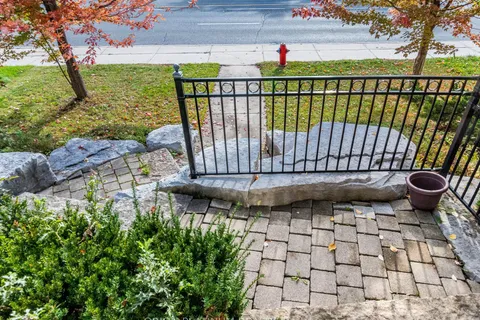 96 Thomas Street, ON L5M 1Y8