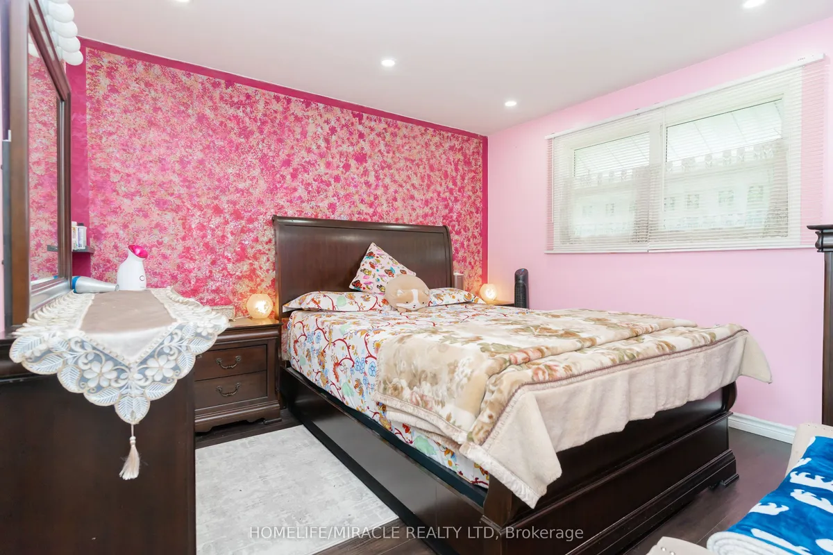 10 Huntingwood Crescent, ON L6S 1S6