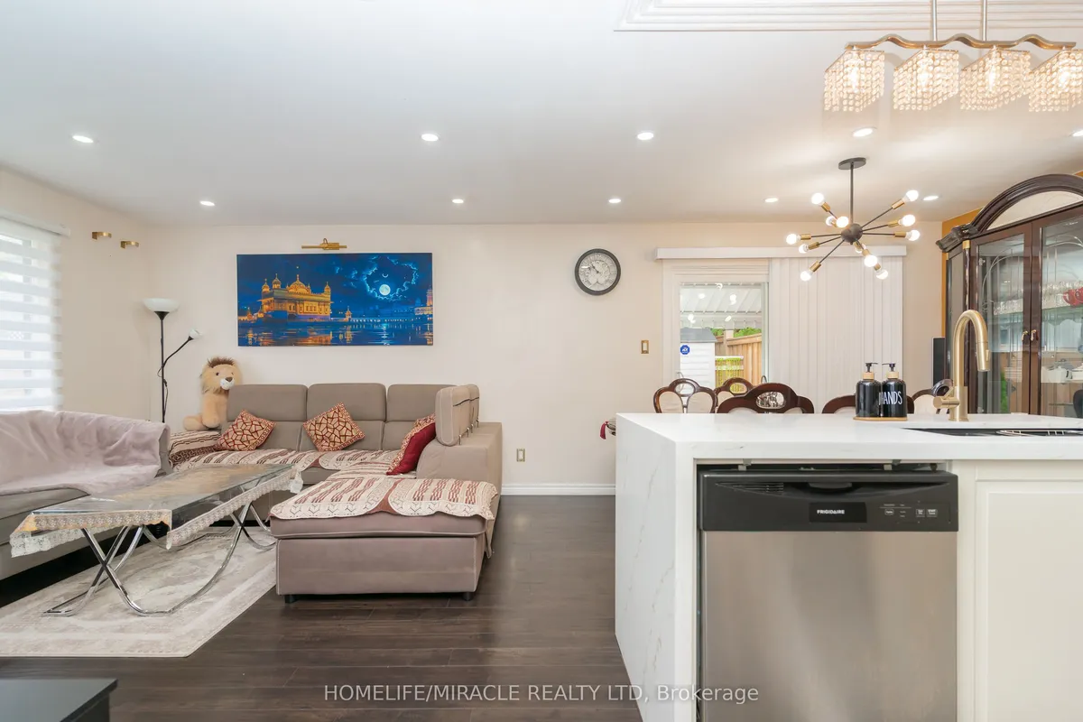 10 Huntingwood Crescent, ON L6S 1S6