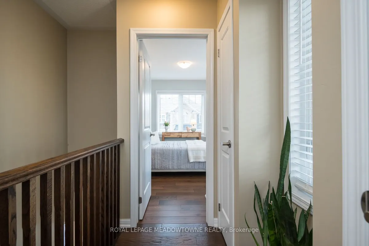 961 Nadalin Heights, ON L9T 8R3