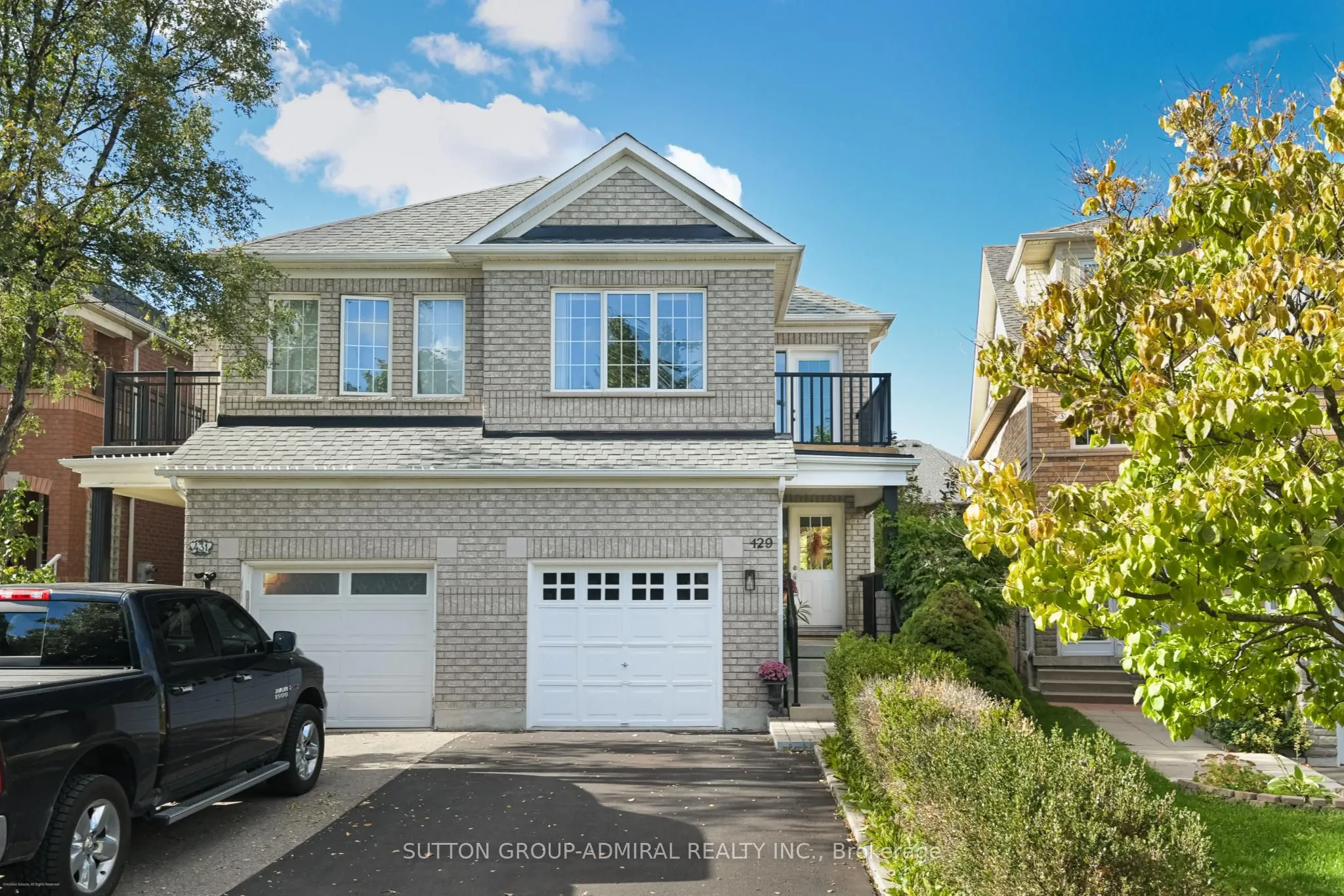 429 Stonetree Court, ON L5H 4H3