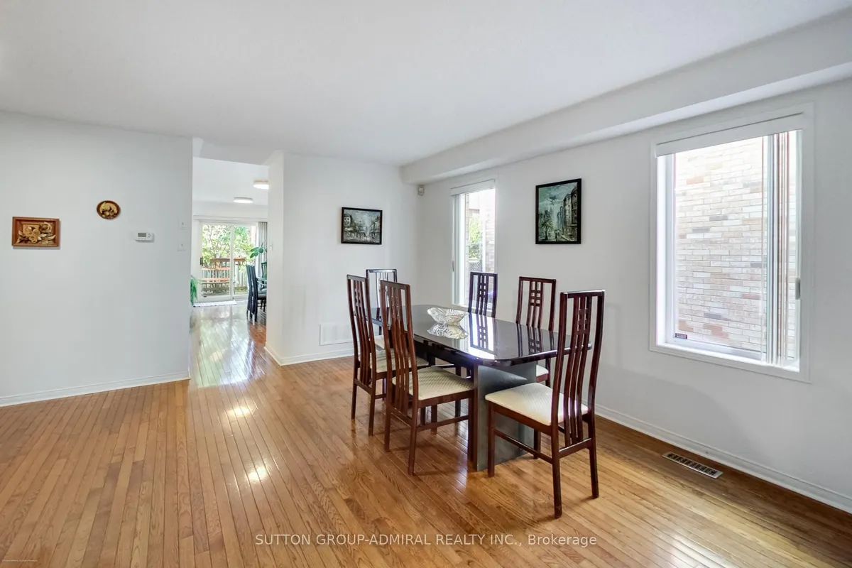 429 Stonetree Court, ON L5H 4H3