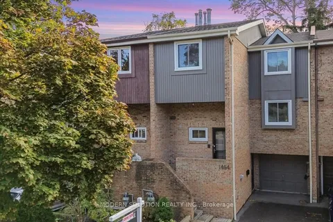 1464 Credit Woodlands Court, ON L5C 3J5