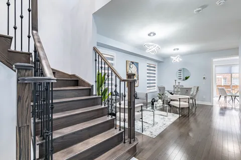 9 Sinatra Street, ON L6R 4B1