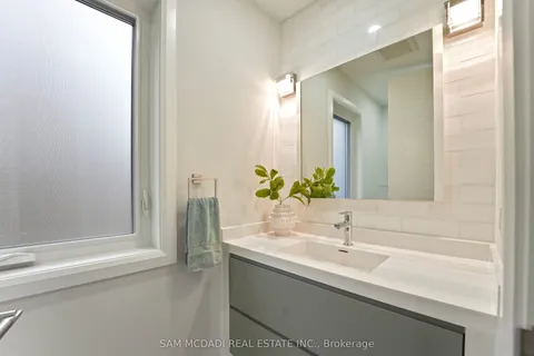 11B Maple Avenue, ON L5H 2R9