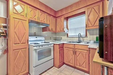 34 William Cragg Drive, ON M3M 1T9