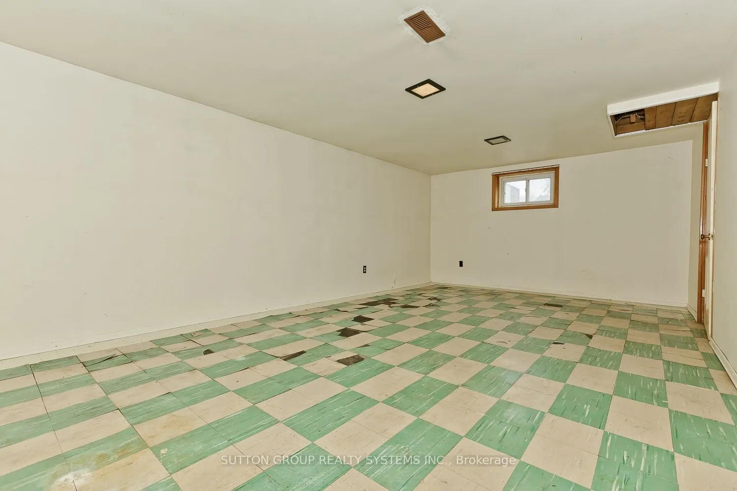 11 Helsby Crescent, ON M8W 4V7