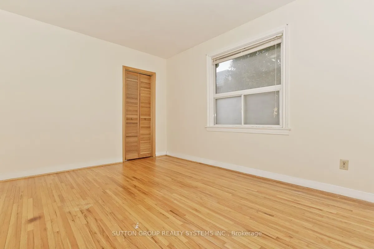 11 Helsby Crescent, ON M8W 4V7