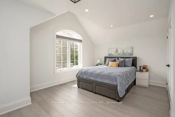 7123 White Pine Court, ON L5W 1W6