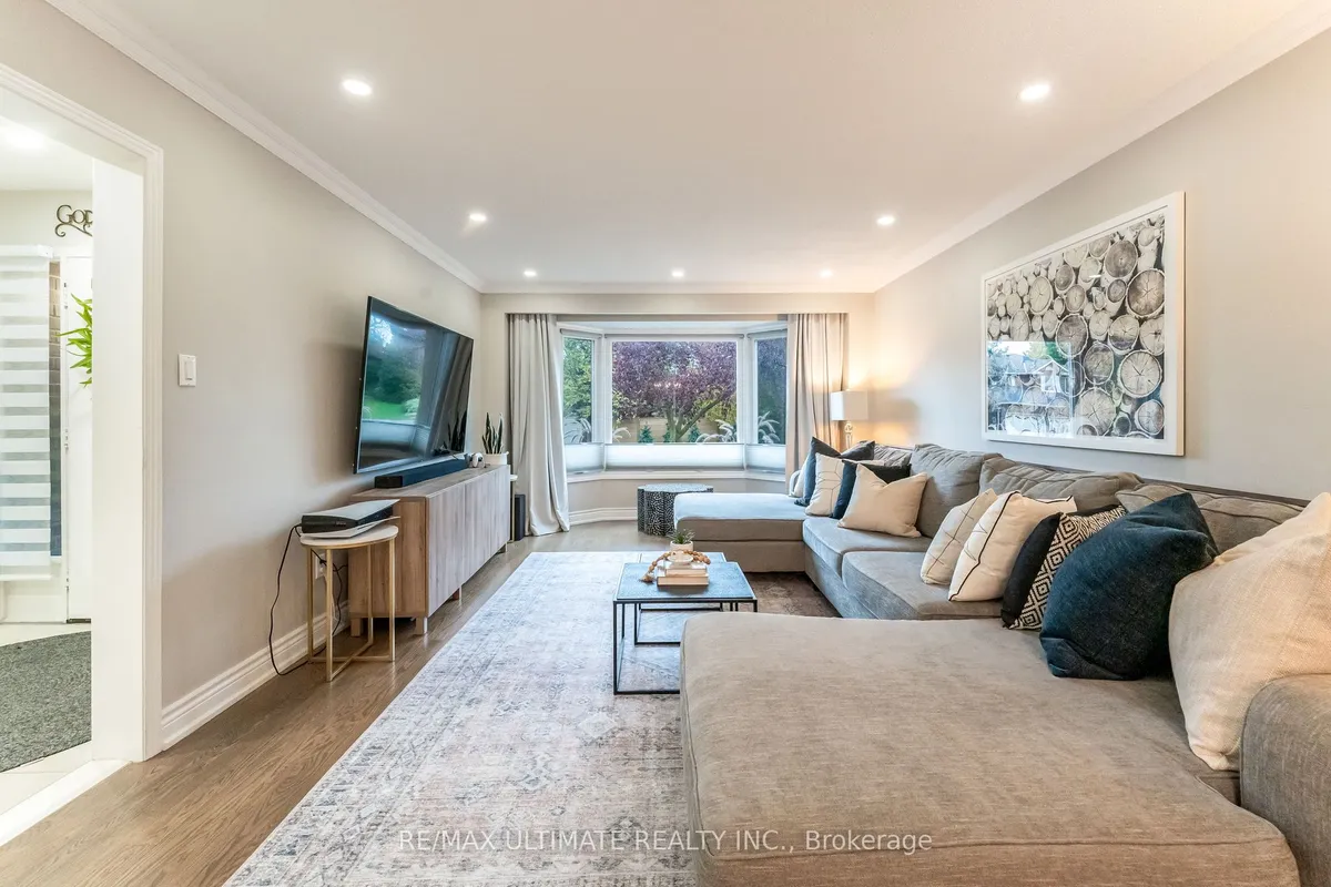 1689 Copseholm Trail, ON L4W 2C1