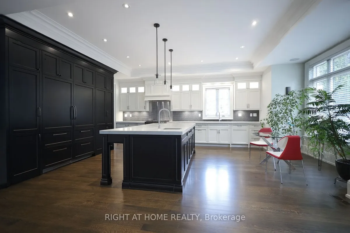 2 Finchley Road, ON M9A 2X3