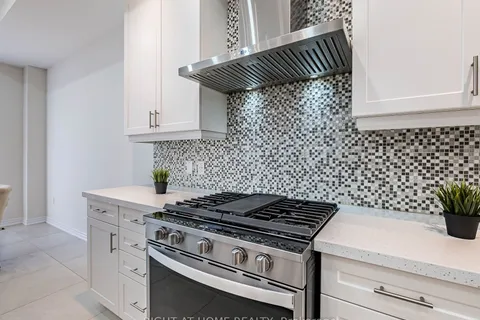 16 Charing Cross Gate, ON L6H 0V7