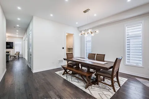 16 Charing Cross Gate, ON L6H 0V7