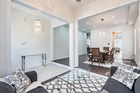 16 Charing Cross Gate, ON L6H 0V7