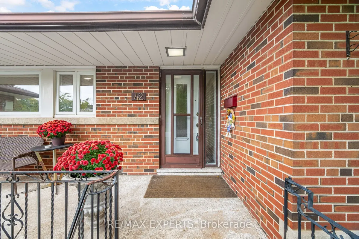 42 Cowley Avenue, ON M8B 2E3