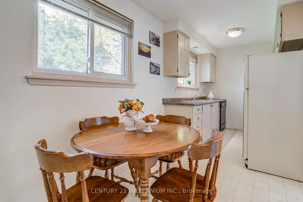 33 Trotters Lane, ON L6Y 1B5