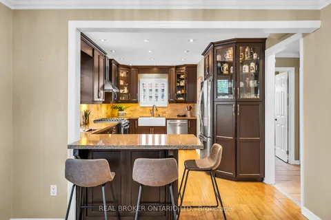 18 Mansfield Street, ON L6S 2Y4