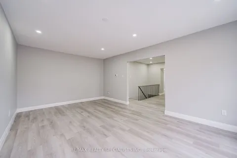 32 Drum Oak Crescent, ON L6T 1M5