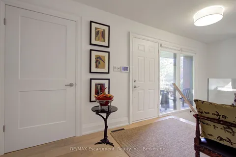 794 Falcon Boulevard, ON L7T 3B3