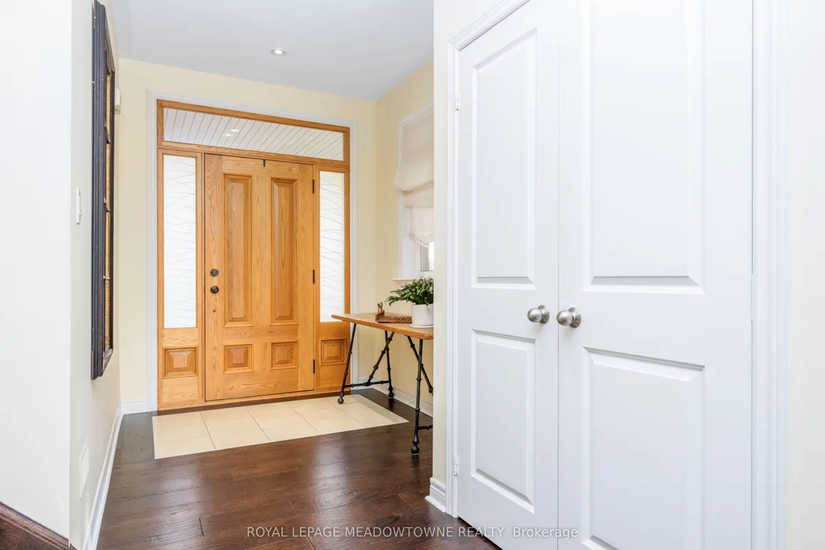 297 Eaton Street, ON L7G 6N7